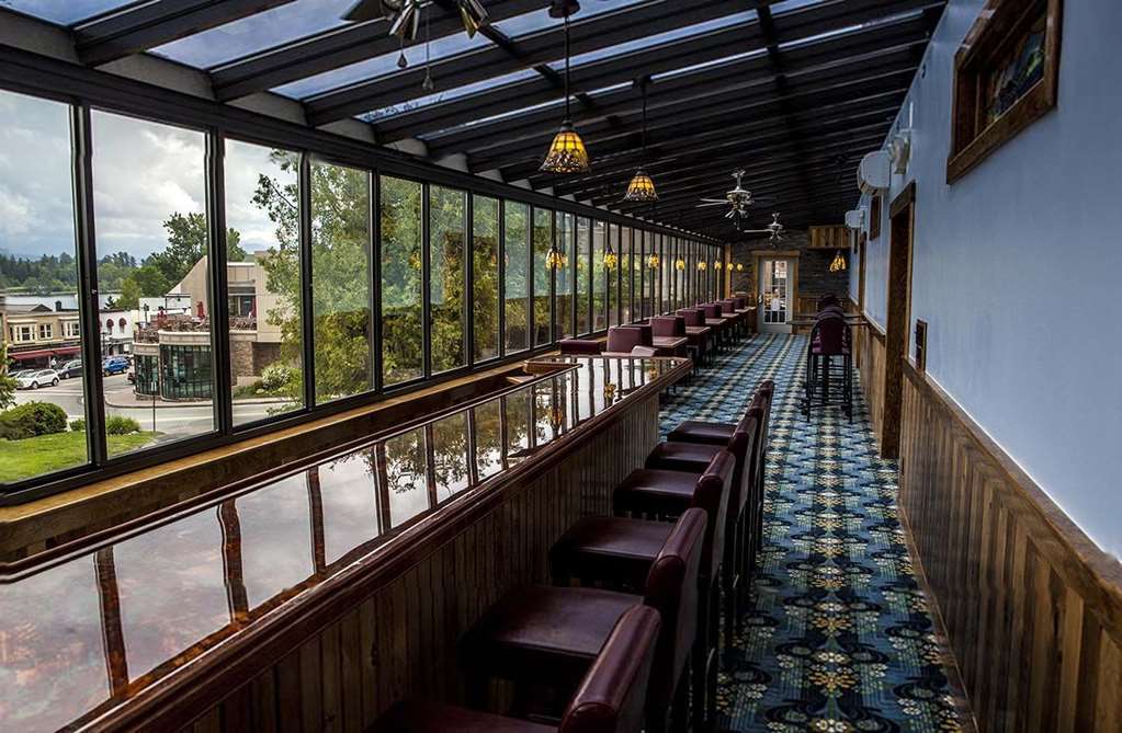 Bluebird Lake Placid Restaurant foto